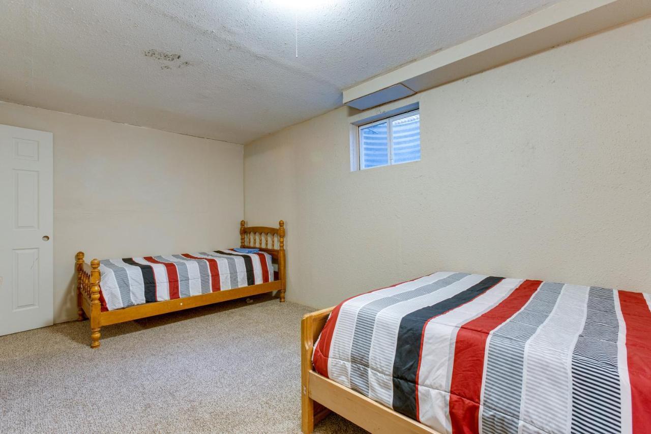 Spacious Retreat With Game And Hot Tub! Casa vacanze Aurora